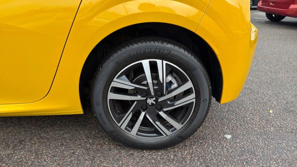 Peugeot 208 1.2 PureTech 100 Allure Premium + 5dr Petrol Hatchback - Image 11