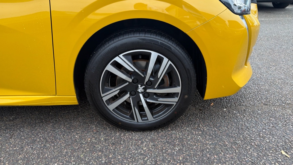 Peugeot 208 1.2 PureTech 100 Allure Premium + 5dr Petrol Hatchback - Image 13