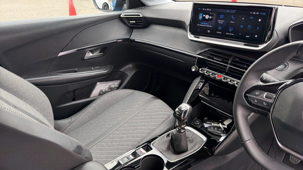 Peugeot 208 1.2 PureTech 100 Allure 5dr Petrol Hatchback - Image 17