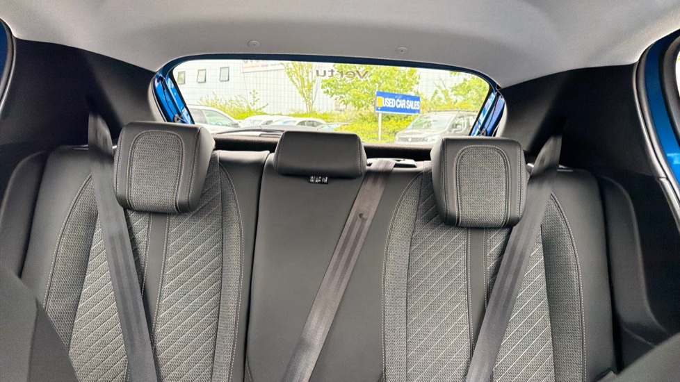 Peugeot 208 1.2 PureTech 100 Allure 5dr Petrol Hatchback - Image 29