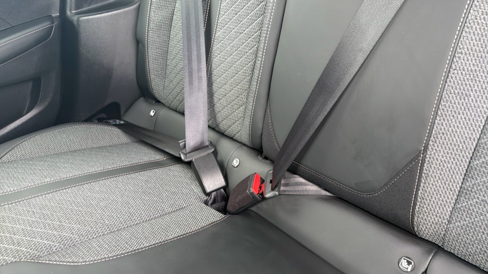 Peugeot 208 1.2 PureTech 100 Allure 5dr Petrol Hatchback - Image 31