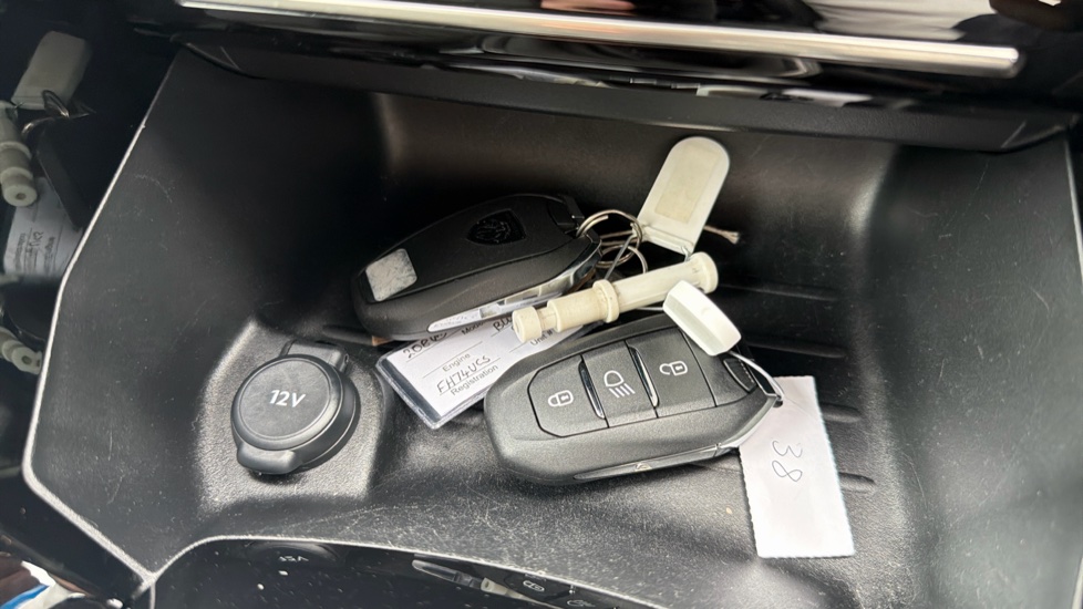 Peugeot 208 1.2 PureTech 100 Allure 5dr Petrol Hatchback - Image 28