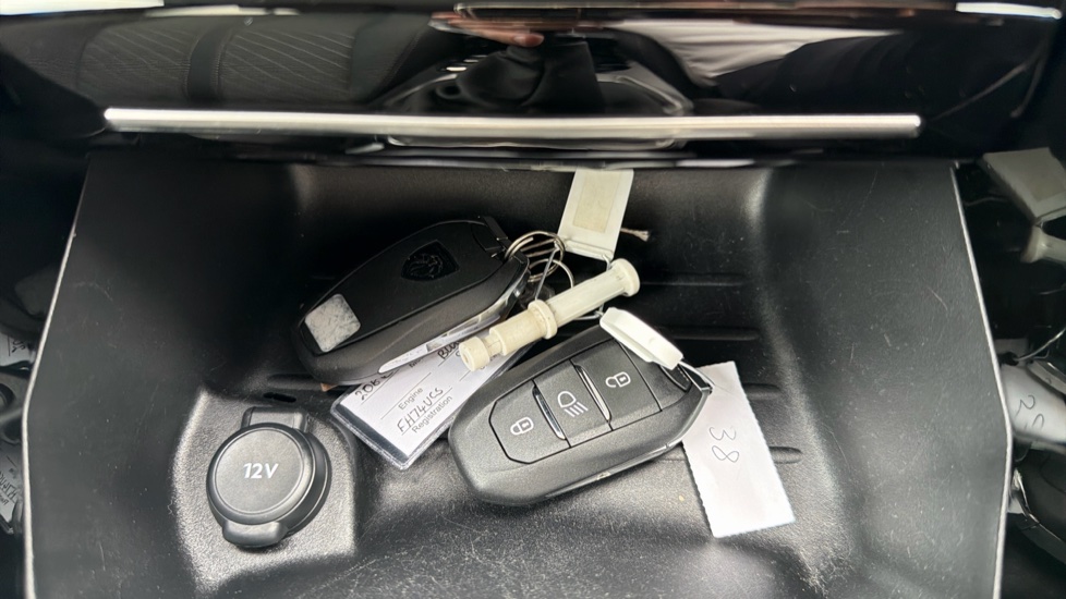 Peugeot 208 1.2 PureTech 100 Allure 5dr Petrol Hatchback - Image 27