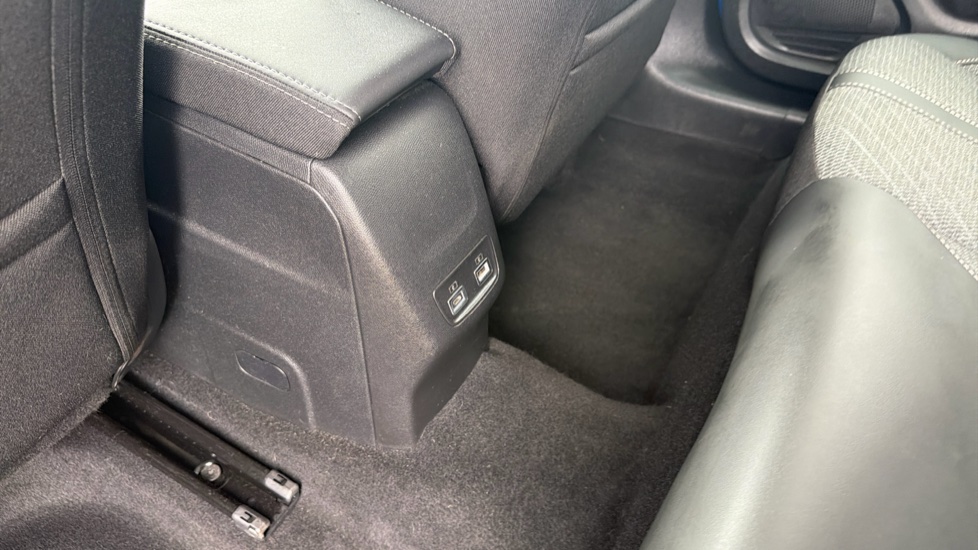 Peugeot 208 1.2 PureTech 100 Allure 5dr Petrol Hatchback - Image 32