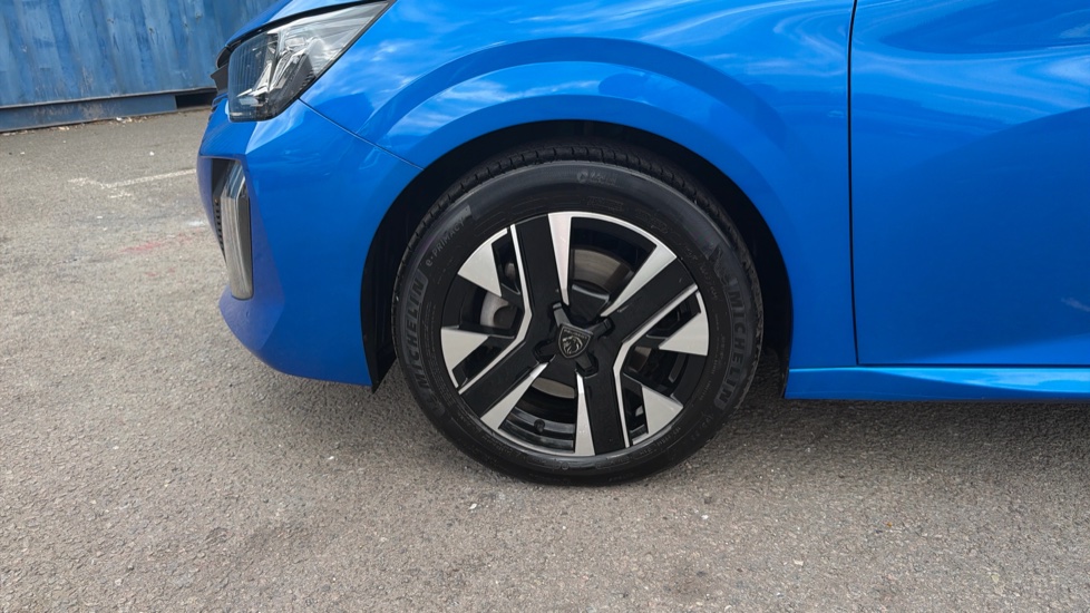 Peugeot 208 1.2 PureTech 100 Allure 5dr Petrol Hatchback - Image 12