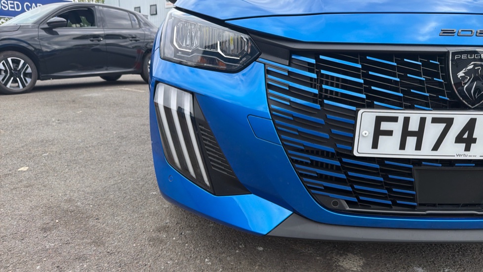 Peugeot 208 1.2 PureTech 100 Allure 5dr Petrol Hatchback - Image 9