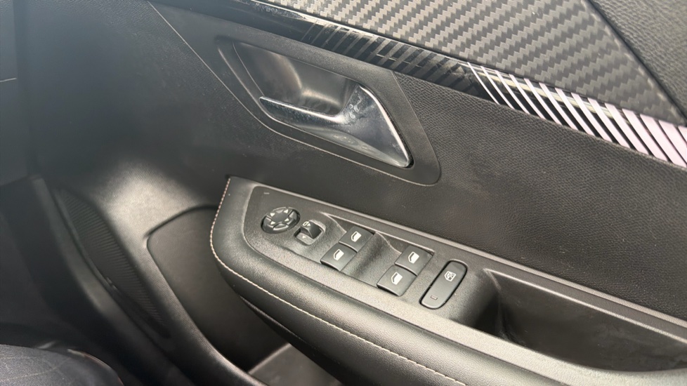 Peugeot 208 1.2 PureTech 100 Allure 5dr Petrol Hatchback - Image 34