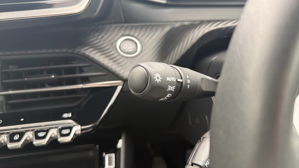 Peugeot 208 1.2 PureTech 100 Allure 5dr Petrol Hatchback - Image 18