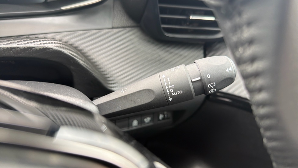 Peugeot 208 1.2 PureTech 100 Allure 5dr Petrol Hatchback - Image 20