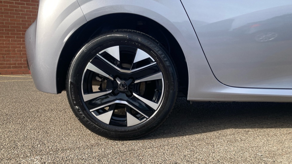 Peugeot 208 1.2 PureTech 100 Allure 5dr Petrol Hatchback - Image 7