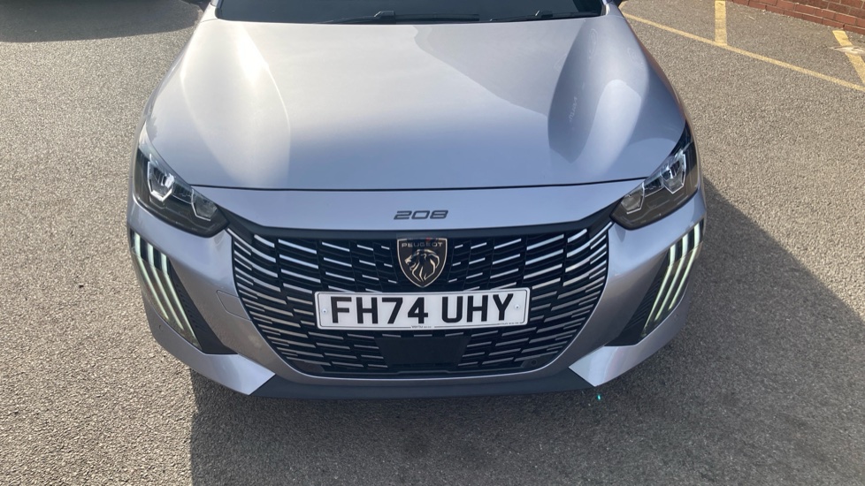 Peugeot 208 1.2 PureTech 100 Allure 5dr Petrol Hatchback - Image 8