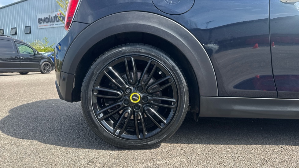 MINI Hatchback 135kW Cooper S Level 3 33kWh 3dr Auto Electric Hatchback - Image 7
