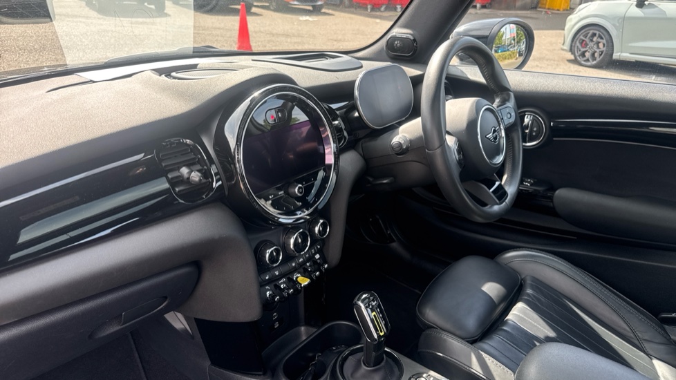 MINI Hatchback 135kW Cooper S Level 3 33kWh 3dr Auto Electric Hatchback - Image 9