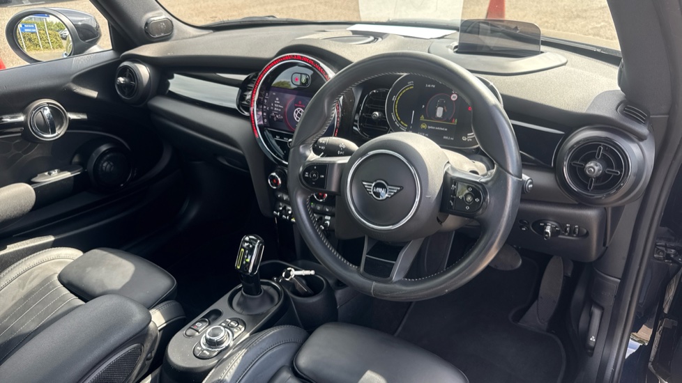 MINI Hatchback 135kW Cooper S Level 3 33kWh 3dr Auto Electric Hatchback - Image 11