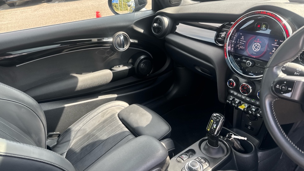 MINI Hatchback 135kW Cooper S Level 3 33kWh 3dr Auto Electric Hatchback - Image 12