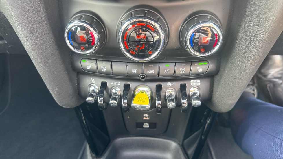 MINI Hatchback 135kW Cooper S Level 3 33kWh 3dr Auto Electric Hatchback - Image 20