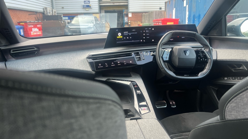Peugeot 3008 1.2 Hybrid 136 GT 5dr e-DSC6 Petrol Estate - Image 10
