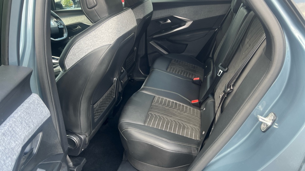 Peugeot 3008 1.2 Hybrid 136 GT 5dr e-DSC6 Petrol Estate - Image 16