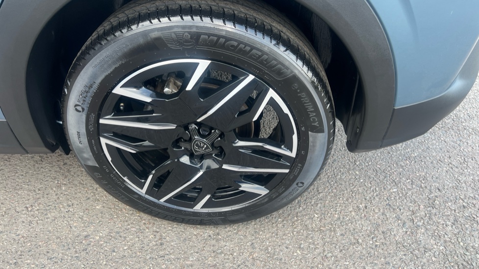 Peugeot 3008 1.2 Hybrid 136 GT 5dr e-DSC6 Petrol Estate - Image 21