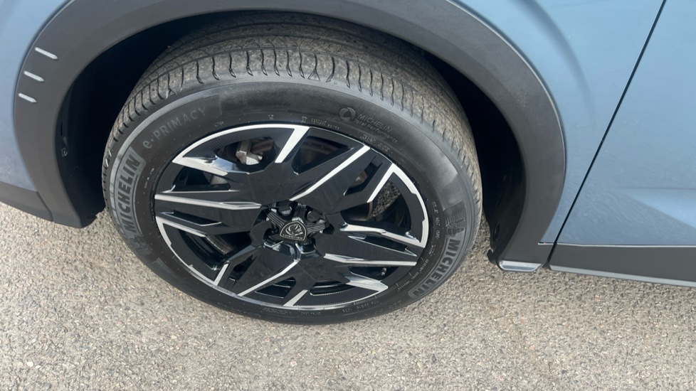 Peugeot 3008 1.2 Hybrid 136 GT 5dr e-DSC6 Petrol Estate - Image 22