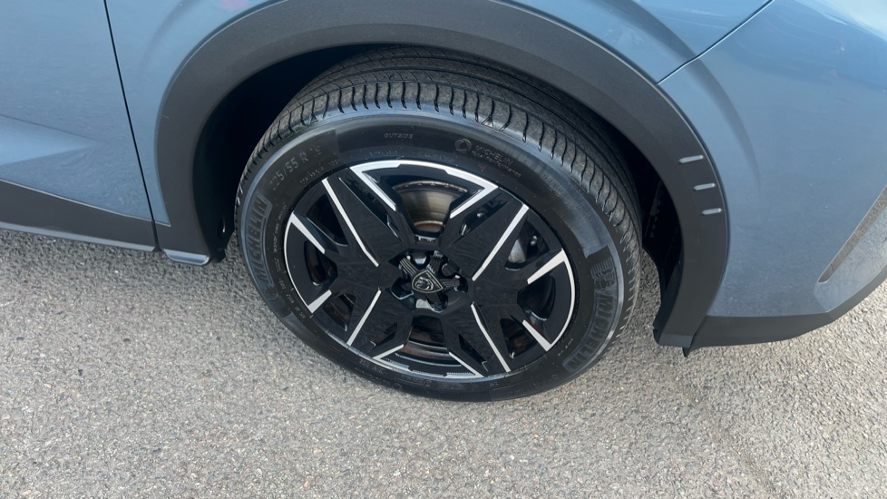 Peugeot 3008 1.2 Hybrid 136 GT 5dr e-DSC6 Petrol Estate - Image 23