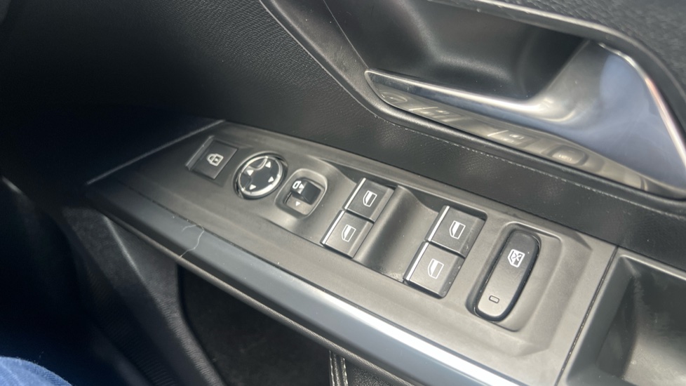 Peugeot 3008 1.2 Hybrid 136 GT 5dr e-DSC6 Petrol Estate - Image 31