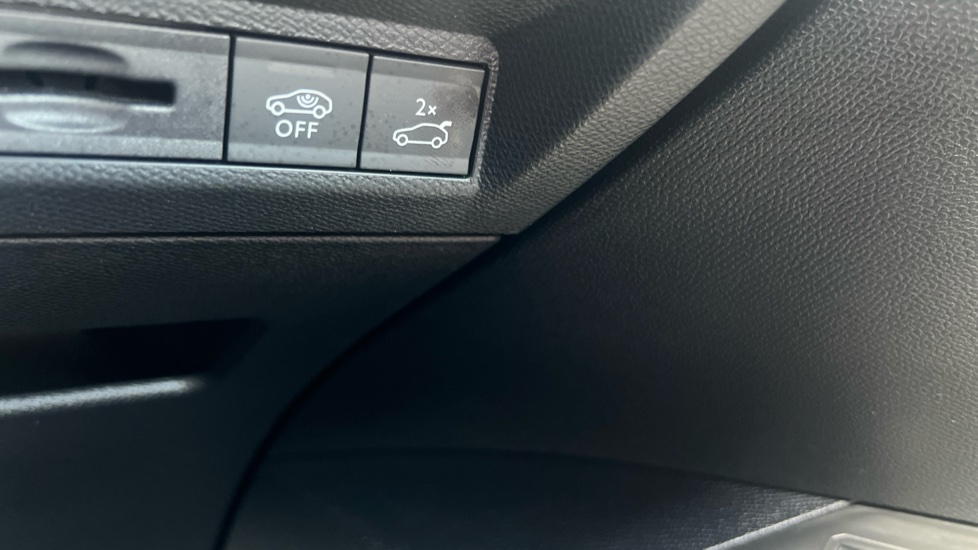 Peugeot 3008 1.2 Hybrid 136 GT 5dr e-DSC6 Petrol Estate - Image 32