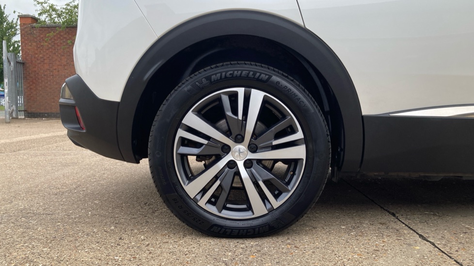 Peugeot 3008 1.6 Hybrid 180 Allure 5dr e-EAT8 Estate - Image 11
