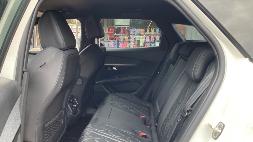 Peugeot 3008 1.6 Hybrid 180 Allure 5dr e-EAT8 Estate - Image 30