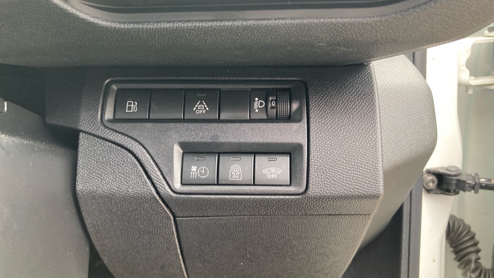 Peugeot 3008 1.6 Hybrid 180 Allure 5dr e-EAT8 Estate - Image 34