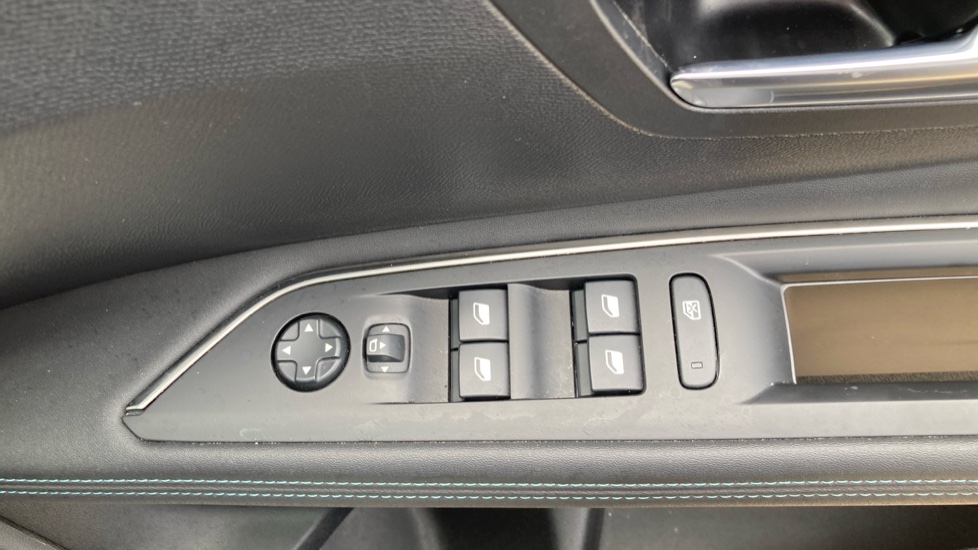 Peugeot 3008 1.6 Hybrid 180 Allure 5dr e-EAT8 Estate - Image 35