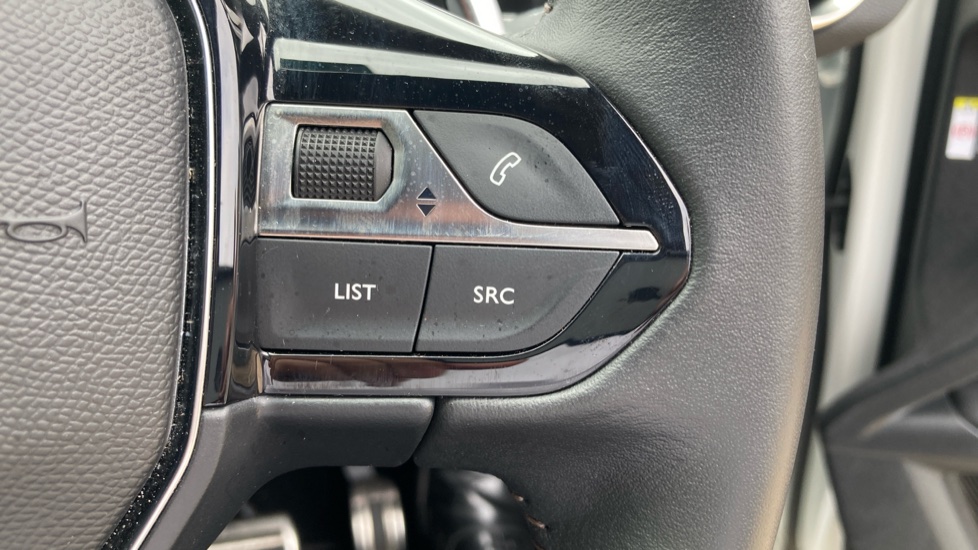 Peugeot 3008 1.6 Hybrid 180 Allure 5dr e-EAT8 Estate - Image 24