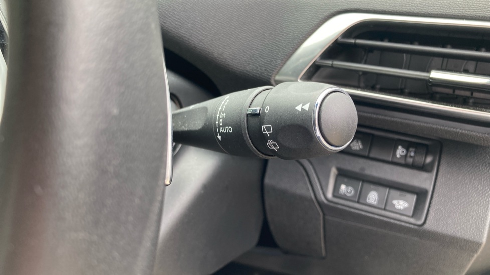 Peugeot 3008 1.6 Hybrid 180 Allure 5dr e-EAT8 Estate - Image 25