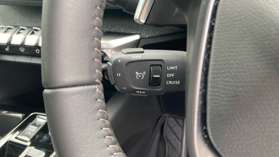 Peugeot 3008 1.6 Hybrid 180 Allure 5dr e-EAT8 Estate - Image 22