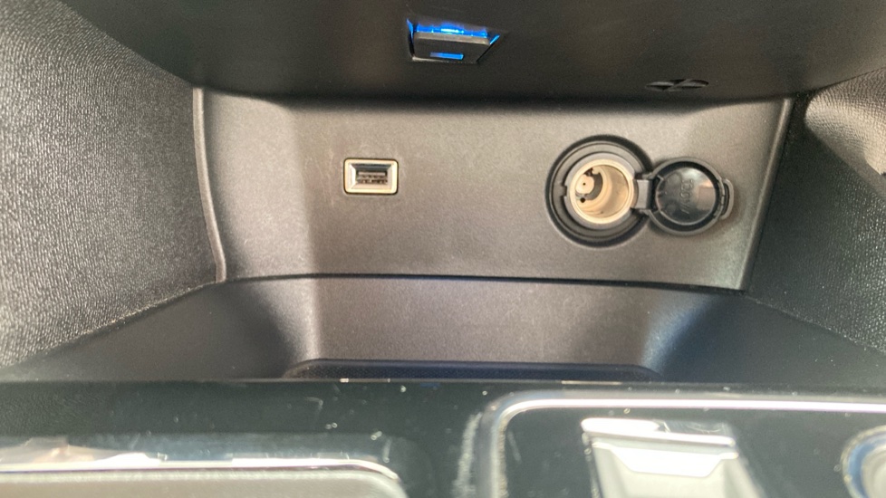 Peugeot 3008 1.6 Hybrid 180 Allure 5dr e-EAT8 Estate - Image 36
