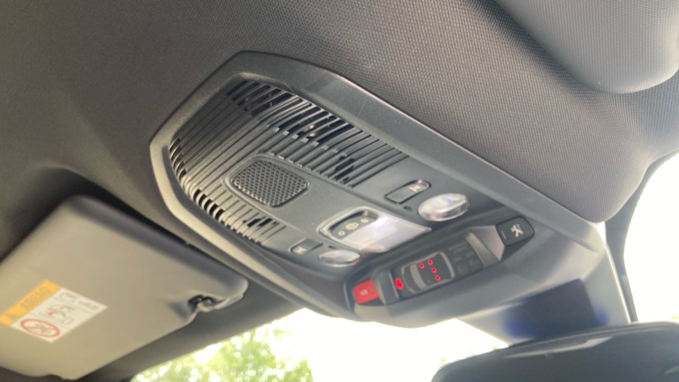 Peugeot 3008 1.6 Hybrid 180 Allure 5dr e-EAT8 Estate - Image 37