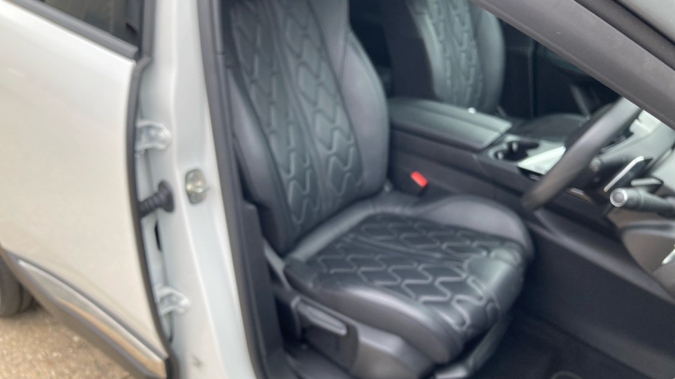Peugeot 3008 1.6 Hybrid 180 Allure 5dr e-EAT8 Estate - Image 38