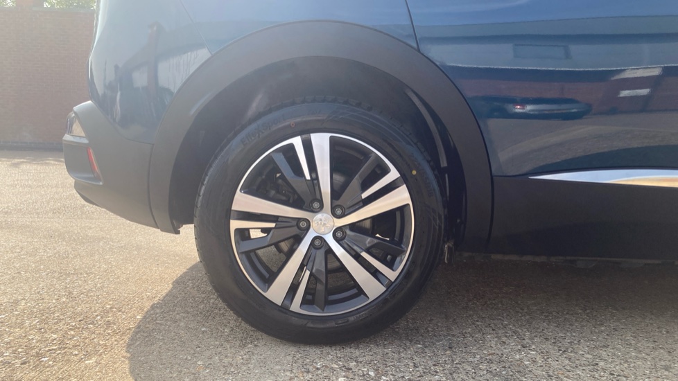 Peugeot 3008 1.6 Hybrid 180 Allure 5dr e-EAT8 Estate - Image 11