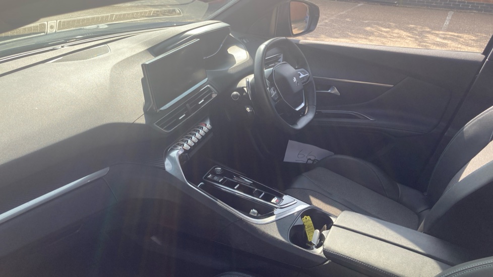 Peugeot 3008 1.6 Hybrid 180 Allure 5dr e-EAT8 Estate - Image 16