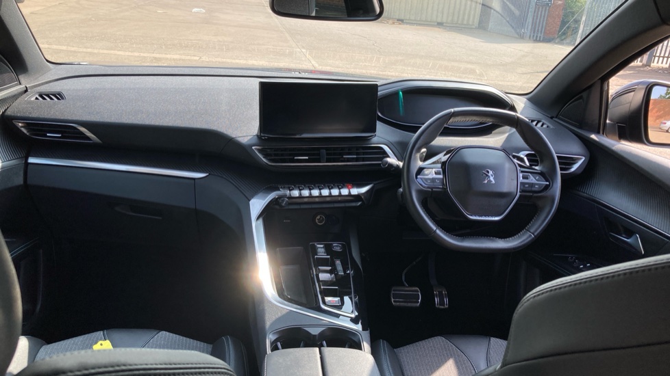 Peugeot 3008 1.6 Hybrid 180 Allure 5dr e-EAT8 Estate - Image 17
