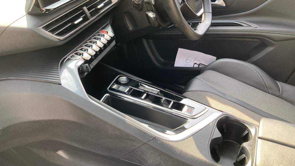 Peugeot 3008 1.6 Hybrid 180 Allure 5dr e-EAT8 Estate - Image 32