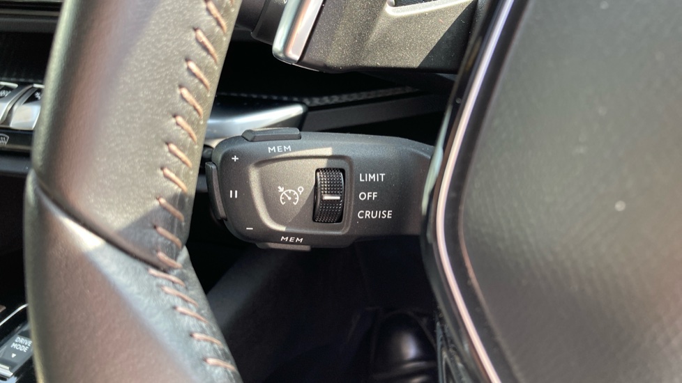 Peugeot 3008 1.6 Hybrid 180 Allure 5dr e-EAT8 Estate - Image 23