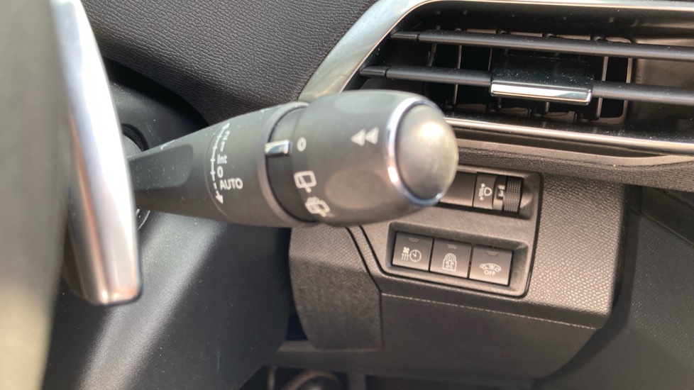 Peugeot 3008 1.6 Hybrid 180 Allure 5dr e-EAT8 Estate - Image 25