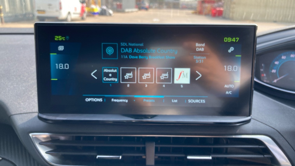 Peugeot 3008 1.6 Hybrid 180 Allure 5dr e-EAT8 Estate - Image 30