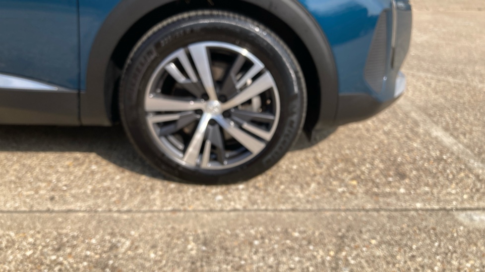 Peugeot 3008 1.6 Hybrid 180 Allure 5dr e-EAT8 Estate - Image 12