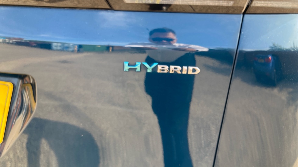 Peugeot 3008 1.6 Hybrid 180 Allure 5dr e-EAT8 Estate - Image 9
