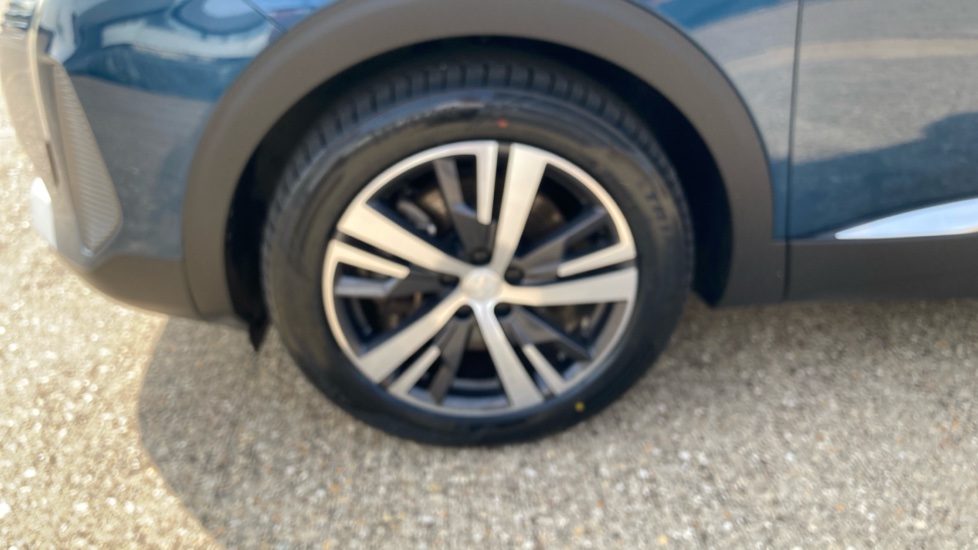 Peugeot 3008 1.6 Hybrid 180 Allure 5dr e-EAT8 Estate - Image 13