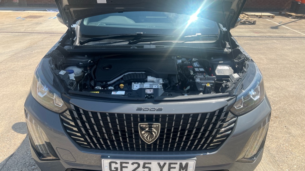 Peugeot 2008 1.2 Hybrid 136 Allure 5dr e-DSC6 Petrol Estate - Image 7