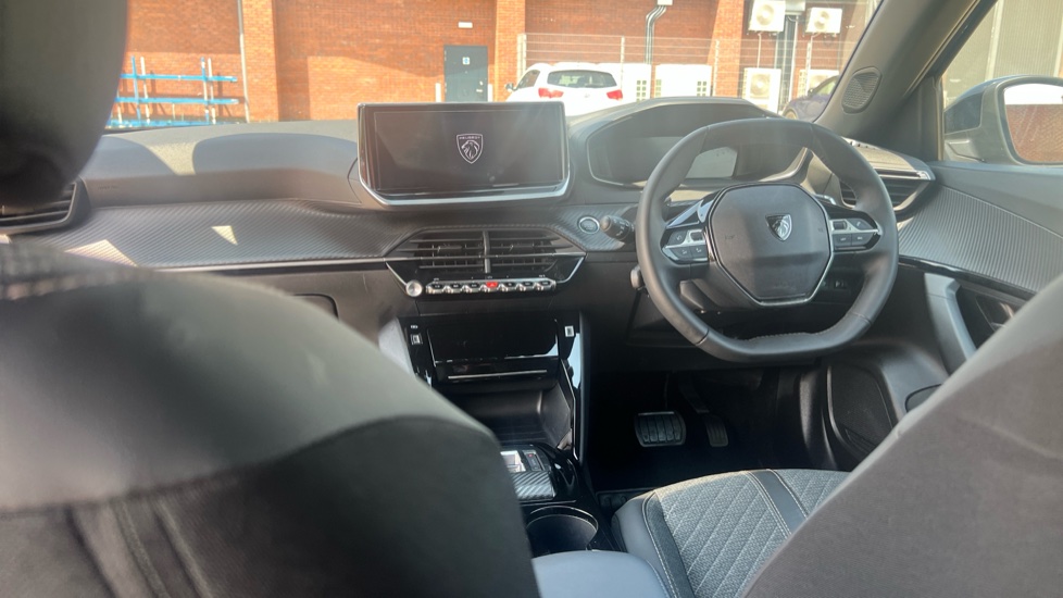 Peugeot 2008 1.2 Hybrid 136 Allure 5dr e-DSC6 Petrol Estate - Image 13