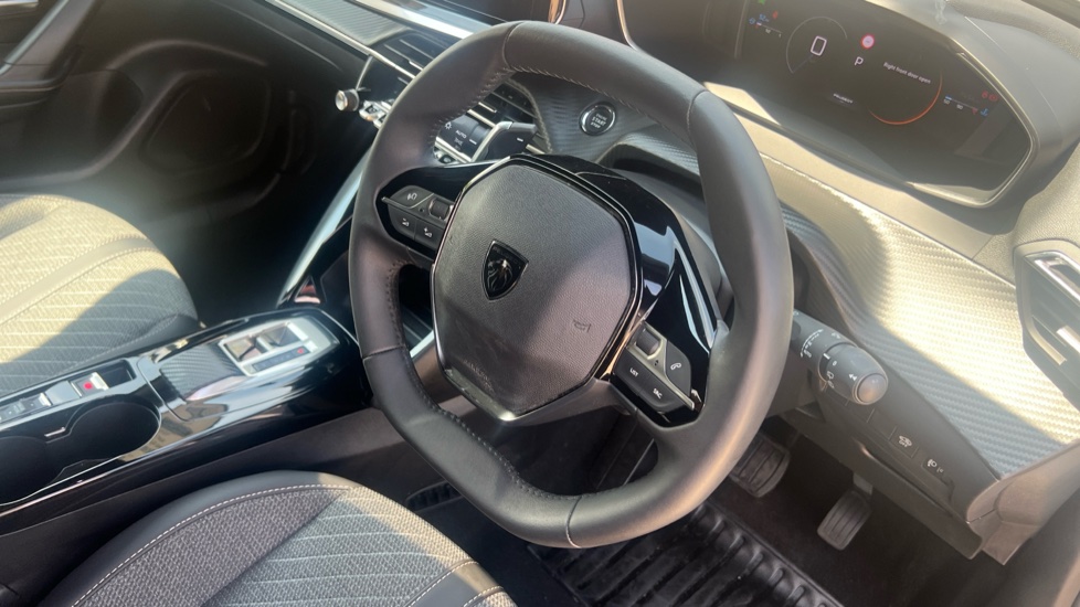 Peugeot 2008 1.2 Hybrid 136 Allure 5dr e-DSC6 Petrol Estate - Image 14
